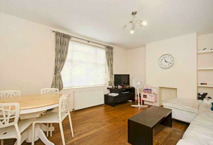 3 Bedroom Flat To Rent In Brookland Rise, Hampstead Garden Suburb NW11