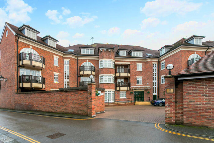 1 Bedroom Flat For Sale In King Stable Street, Windsor, SL4