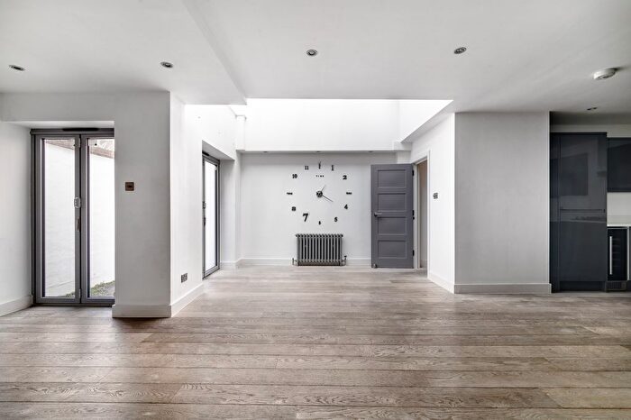 2 Bedroom Flat To Rent In Earlham Street, Seven Dials, WC2H