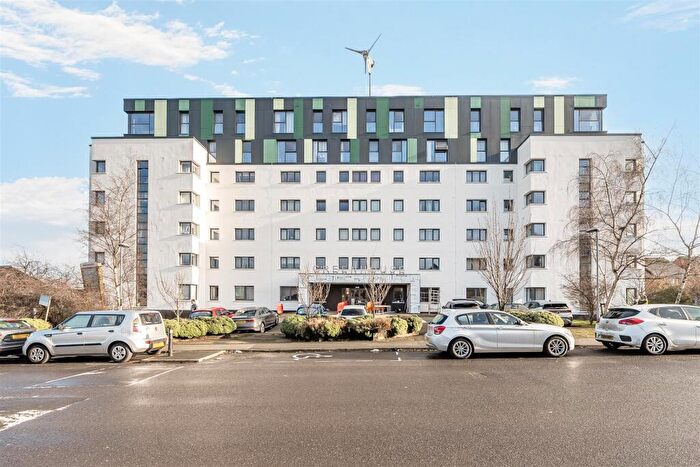 2 Bedroom Apartment To Rent In Greenhouse, Leeds, LS11