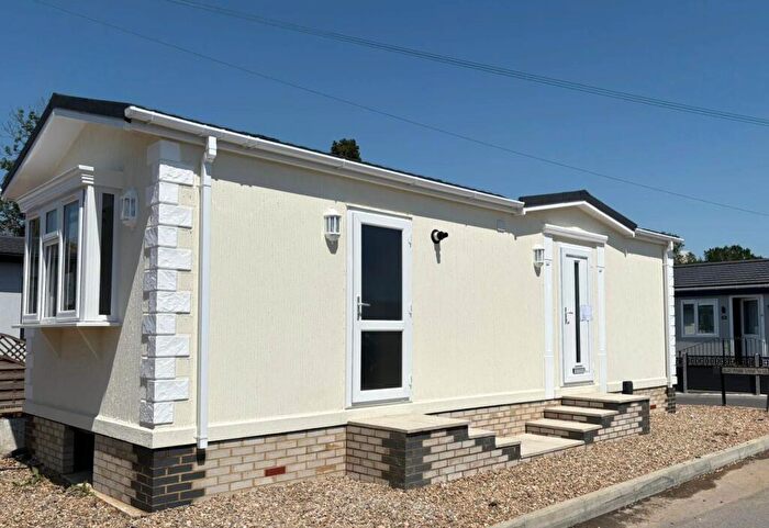 1 Bedroom Park Home For Sale In Winkfield, Windsor, SL4
