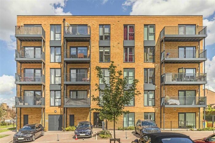 2 Bedroom Flat To Rent In Bowen Drive, London, SE7