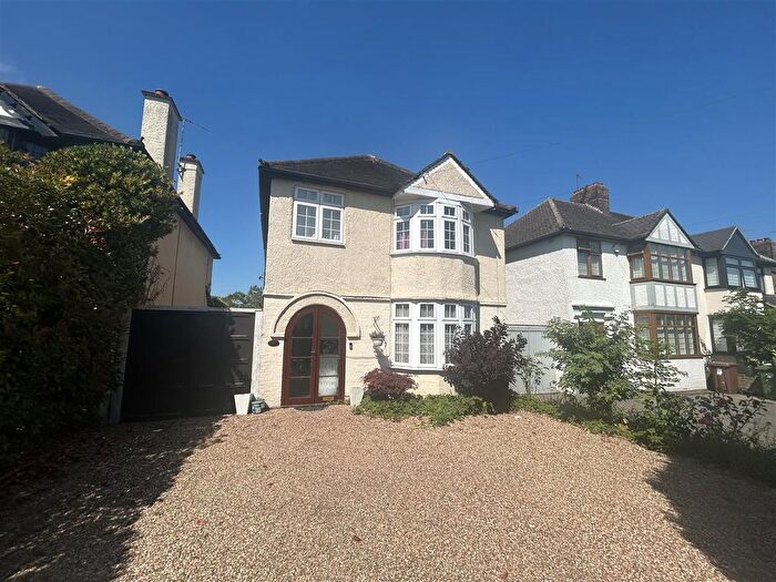 4 Bedroom Detached House For Sale In Little Bushey Lane, Bushey, WD23