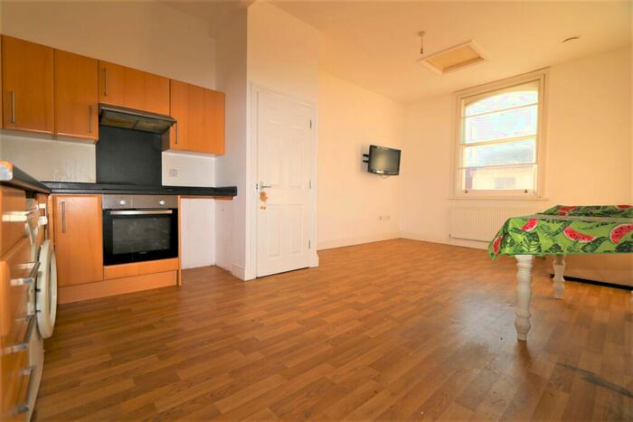 2 Bedroom Flat To Rent In High Street, Bedford, MK40