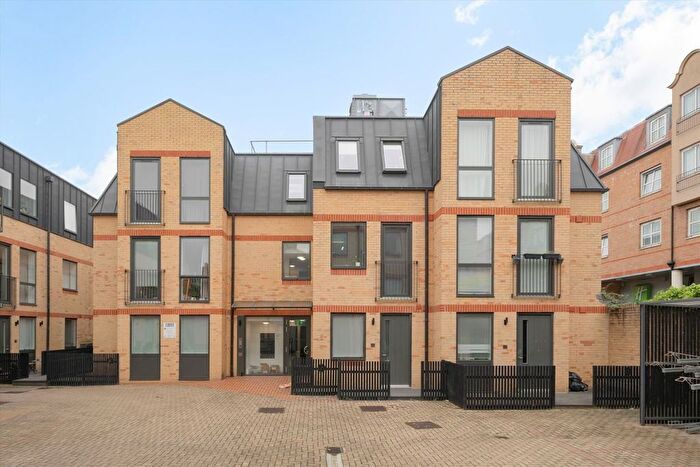 Studio To Rent In Albion Place, Hammersmith, W6