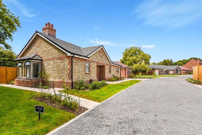 2 Bedroom Detached Bungalow For Sale In The Beech, Linwood Park, Fontwell, BN18