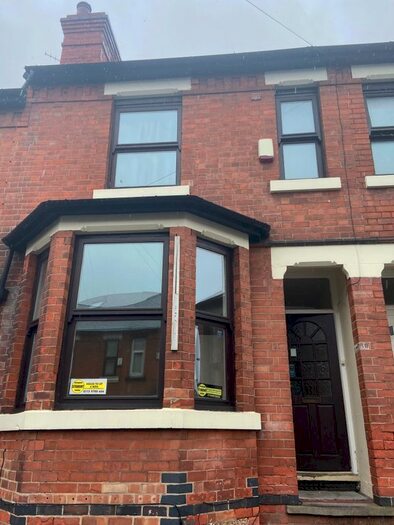 6 Bedroom Terraced House To Rent In Kimbolton Avenue, Nottingham, NG7