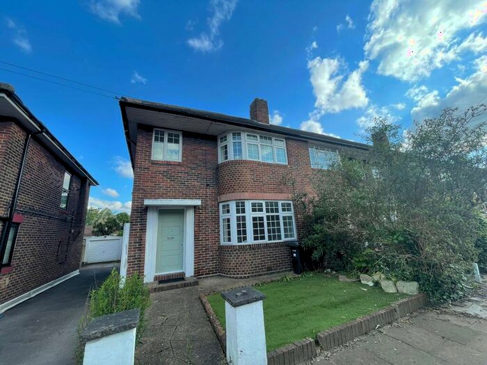 4 Bedroom House To Rent In Sandhurst Drive, Ilford, IG3