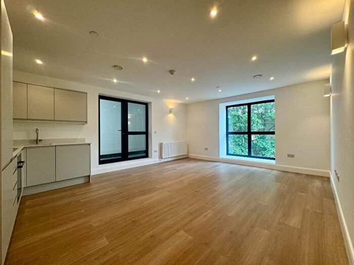 1 Bedroom Flat To Rent In - High Street, Slough, SL1