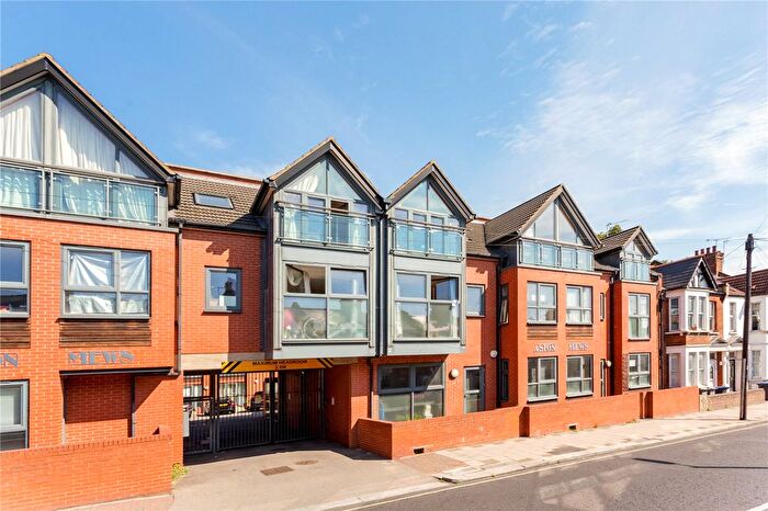 1 Bedroom Flat For Sale In Kilburn Lane, London, W10