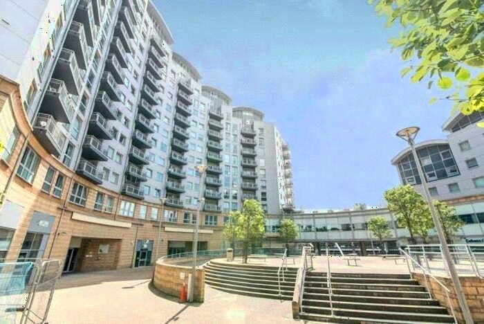 2 Bedroom Flat To Rent In Alencon Link, Basingstoke, Hampshire, RG21