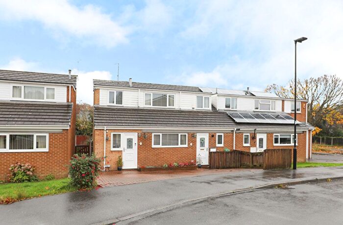 3 Bedroom Semi-Detached House For Sale In Hollybank Close, Sheffield, S12