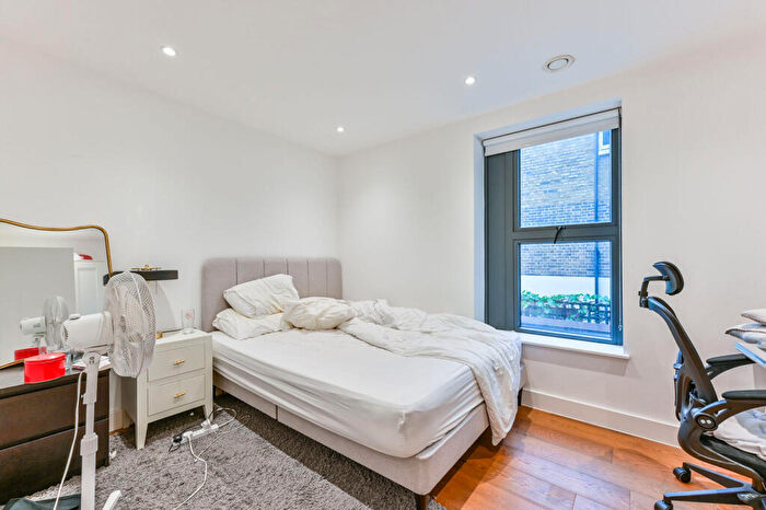 3 Bedroom Flat To Rent In Marquis Road, , Camden, London, NW1