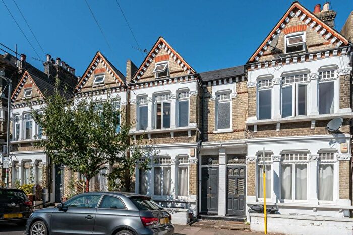 2 Bedroom Flat To Rent In Thirsk Road, Clapham Common North Side, London, SW11