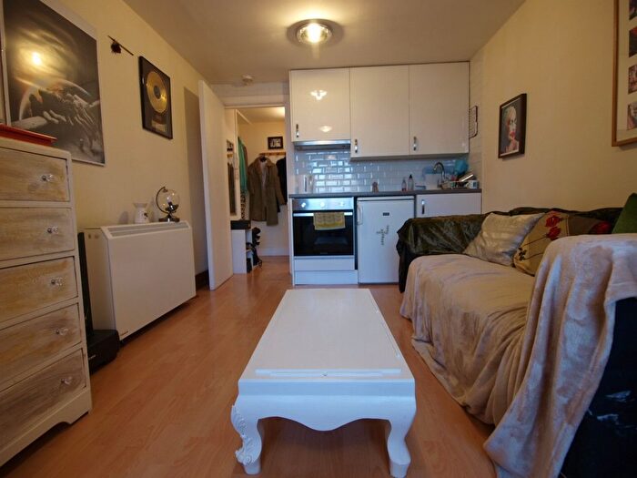 1 Bedroom Flat To Rent In Hornsey Road, Islington, N19