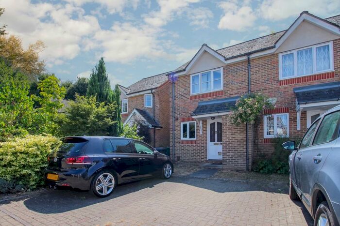2 Bedroom End Of Terrace House To Rent In Earl Close, Friern Barnet, London, N11