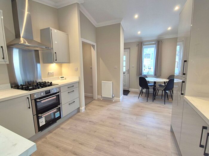2 Bedroom Mobile/park Home For Sale In Sycamore Way, Glenholt Park, Plymouth, PL6