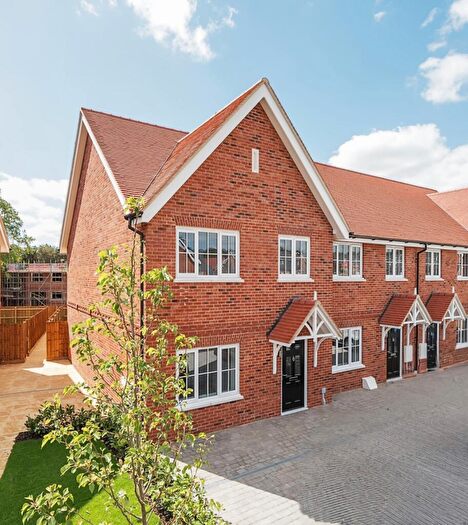 3 Bedroom End Of Terrace House To Rent In Badgers Walk Broxbourne, EN10