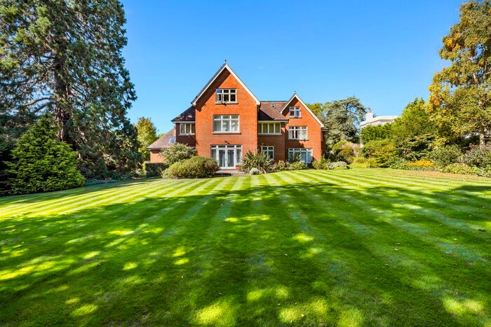 2 Bedroom Flat To Rent In Ref: Se - Croydon Rd, Reigate, RH2