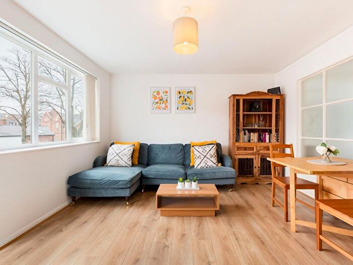 2 Bedroom Flat To Rent In Royal Leamington Spa, CV32