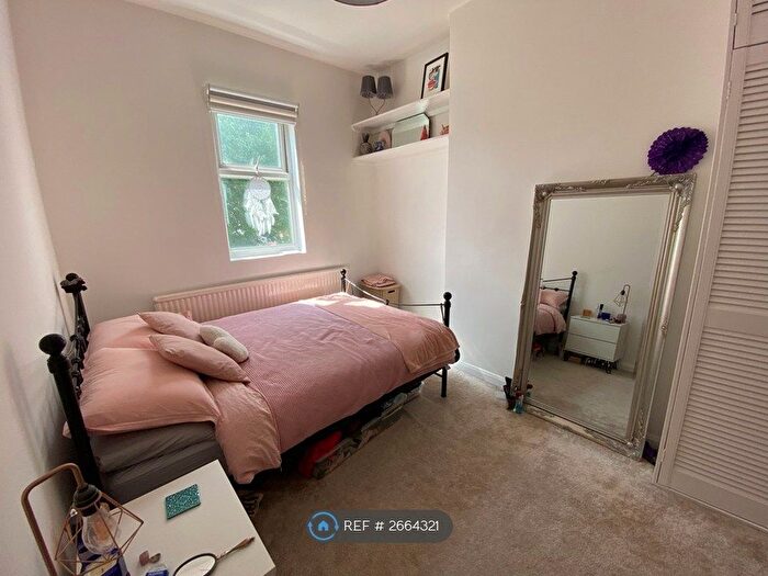 2 Bedroom Flat To Rent In West Bank, London, N16