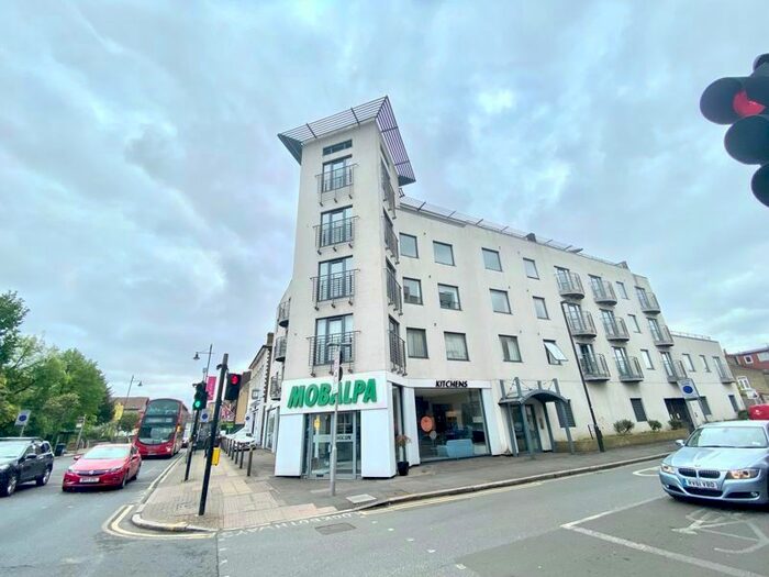 2 Bedroom Flat To Rent In Montway Heights, A Montague Road, London, SW19