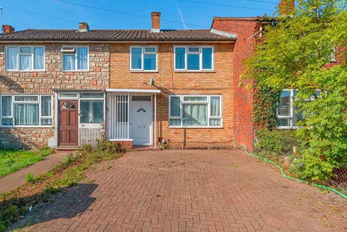 3 Bedroom Terraced House For Sale In Long Readings Lane, Slough, SL2