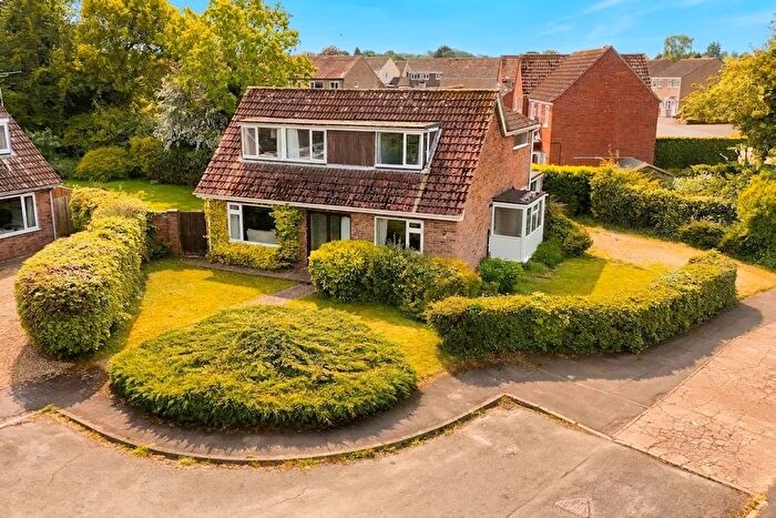 4 Bedroom Detached Bungalow For Sale In Forge Orchards, Mulbarton, Norwich, NR14