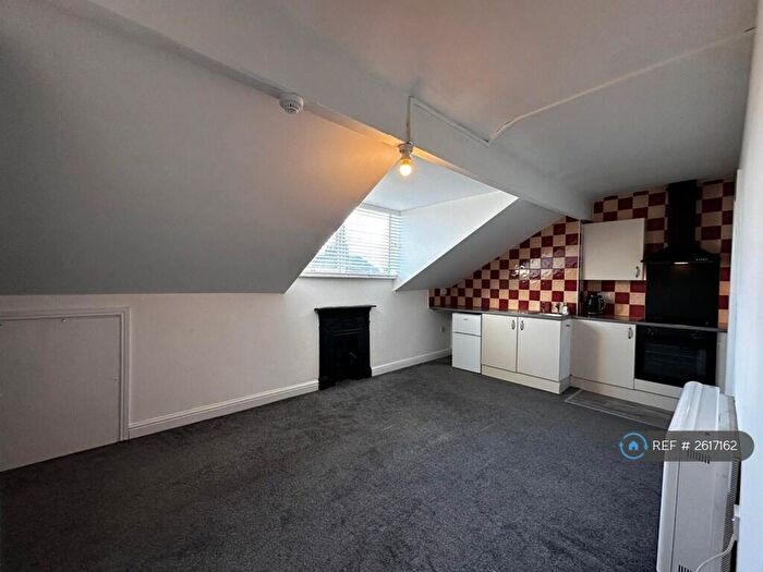 1 Bedroom Flat To Rent In Nursery Mount, Leeds, LS10