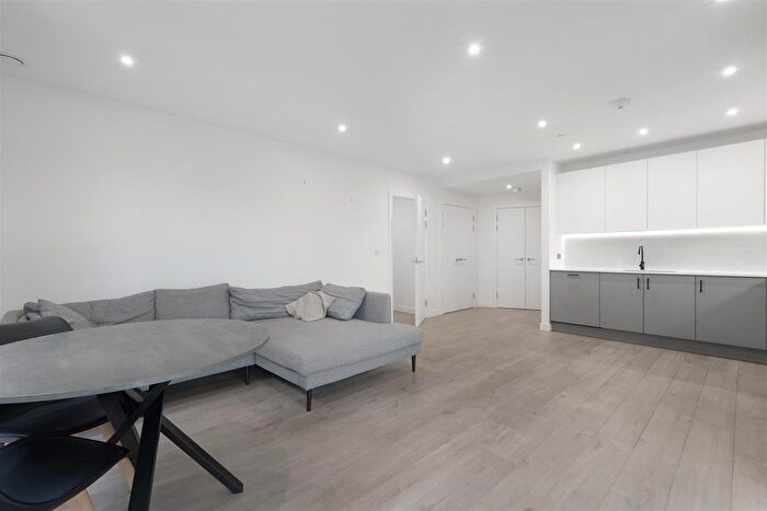 2 Bedroom Flat To Rent In Willowbrook House, Coster Avenue, London, N4