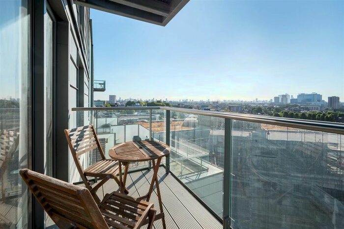 2 Bedroom Flat To Rent In Axis Apartments, Avantgarde Place, London, E1