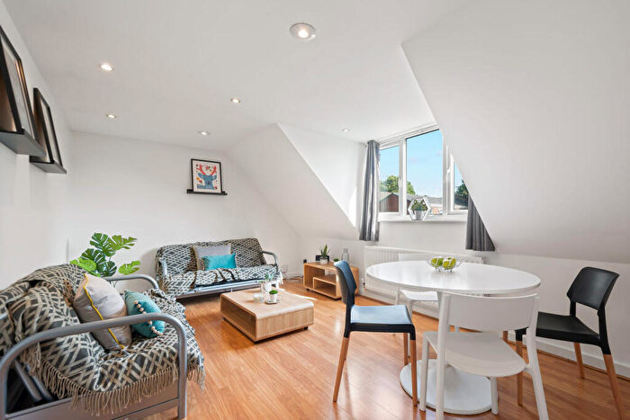 2 Bedroom House To Rent In Victoria Terrace, Leeds, LS3