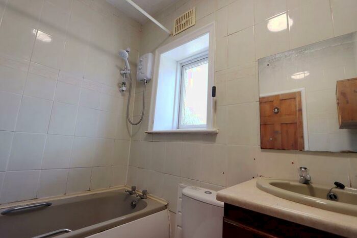 3 Bedroom Property To Rent In Prospect Road, Rawtenstall, Rossendale, BB4