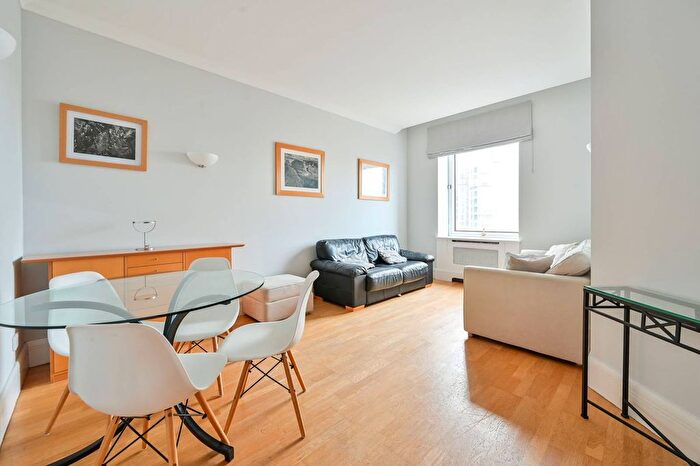 2 Bedroom Flat To Rent In Whitehouse Apartments, Waterloo, London, SE1