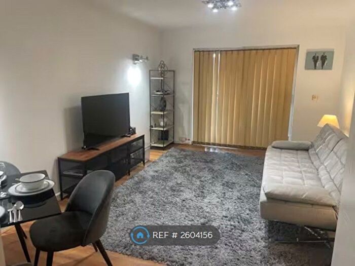 2 Bedroom Flat To Rent In Inglewood, Poole, BH14