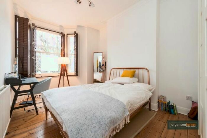 2 Bedroom Flat To Rent In Ashmore Road, Queens Park W9