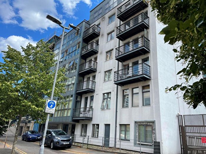 2 Bedroom Flat For Sale In Queens Wharf, Queens Road, Berkshire, RG1