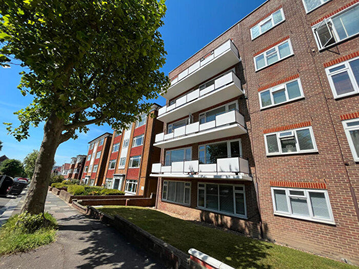 2 Bedroom Apartment To Rent In Richmond Court, BN3
