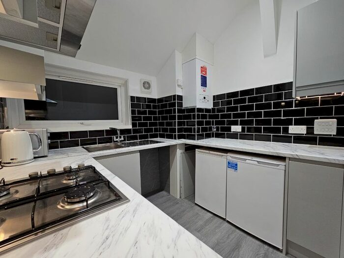 2 Bedroom Maisonette To Rent In London Road, Croydon, CR0