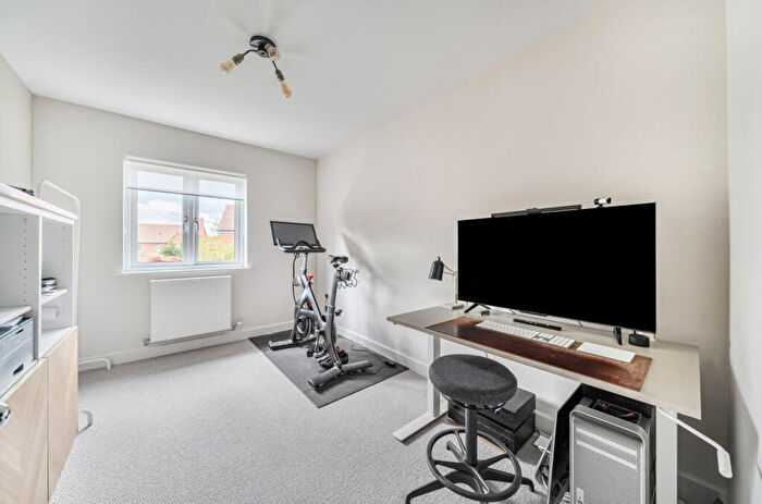 3 Bedroom End Of Terrace House For Sale In Park Lane, Burderop Park, Wiltshire, SN4