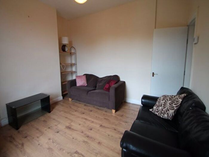 2 Bedroom Semi-Detached House To Rent In Woodsley Road, Leeds, LS3