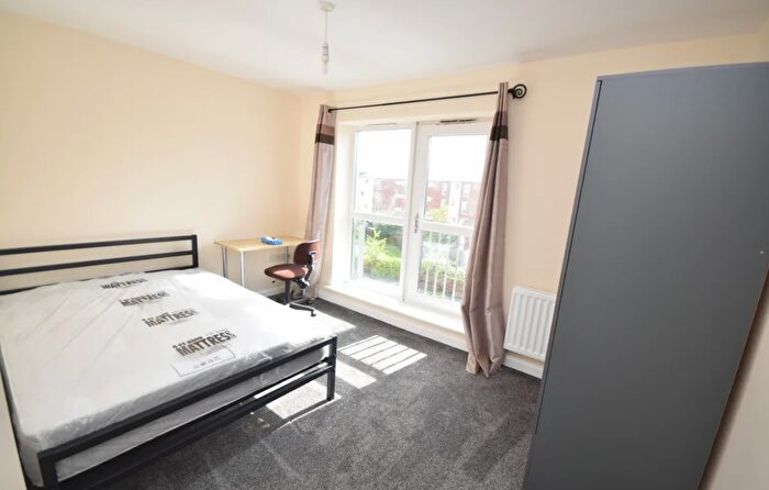 3 Bedroom Flat To Rent In The Uplands, Bricket Wood, AL2