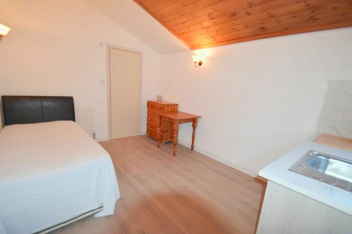 Studio To Rent In Brighton Road, Purley, CR8