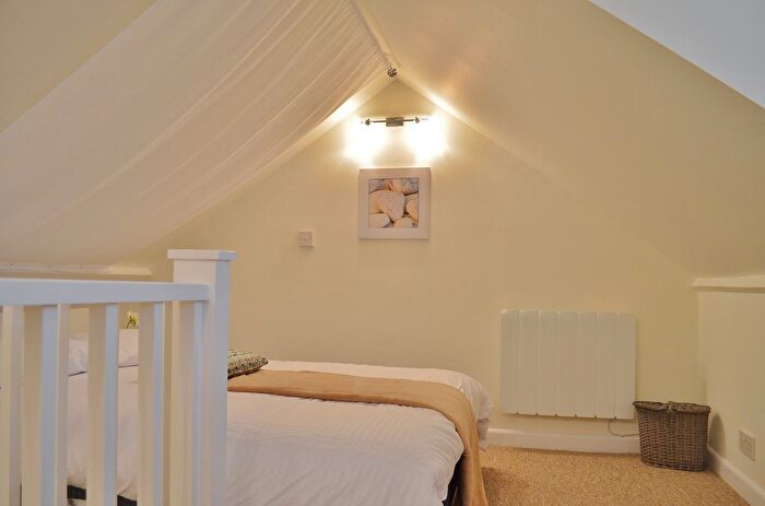 2 Bedroom Flat To Rent In Cross Street, Oxford, Oxfordshire, OX4