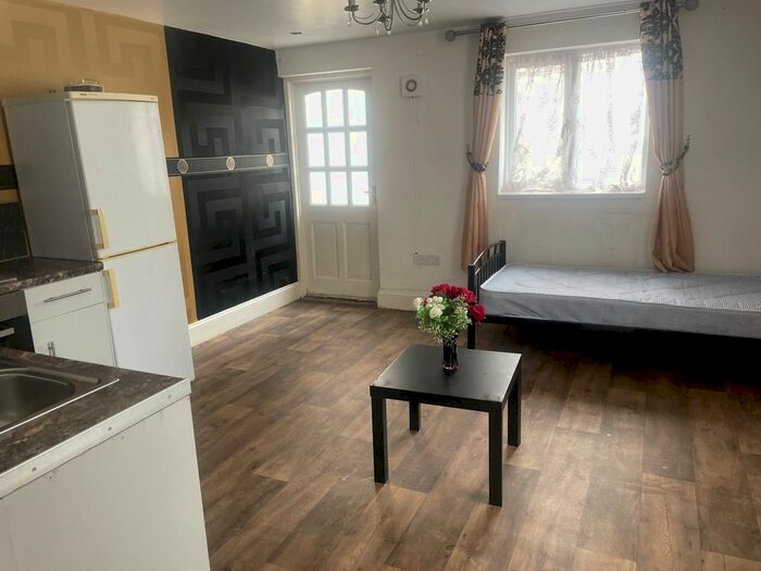 Studio To Rent In Mina Road, Bristol, BS2