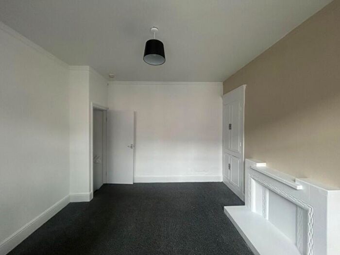 2 Bedroom Terraced House To Rent In Longroyd Grove, LS11