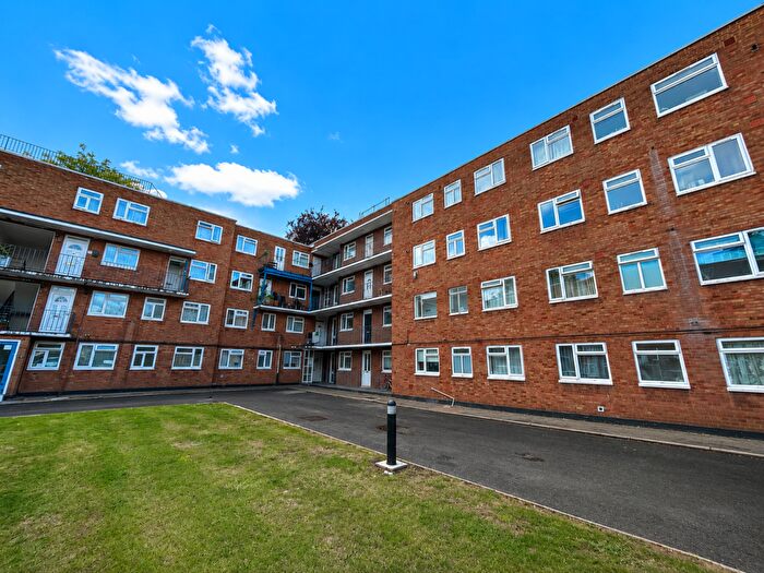 1 Bedroom Flat For Sale In Viceroy Court, High Street South, Dunstable, LU6