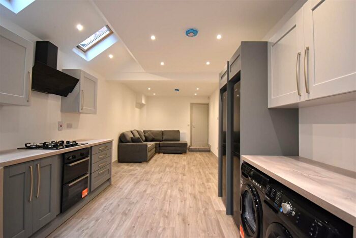 6 Bedroom Terraced House To Rent In Tiverton Road Birmingham, B29