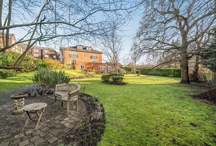 2 Bedroom Flat For Sale In Ladbroke Road, Redhill, Surrey, RH1