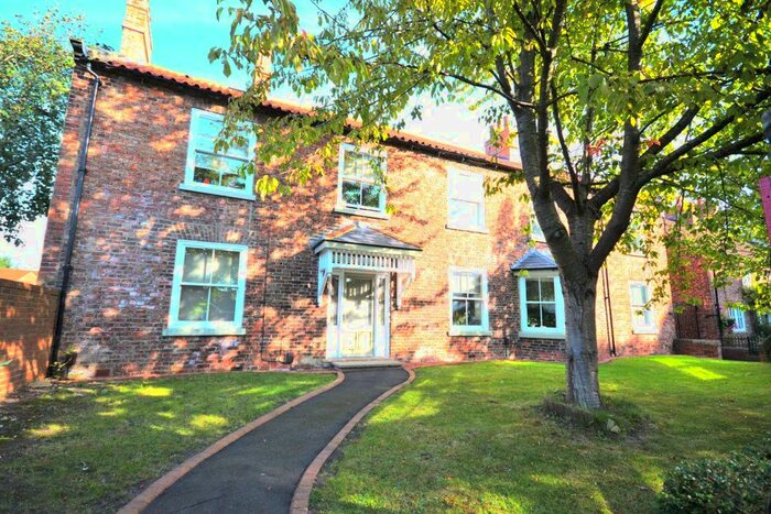 3 Bedroom Flat To Rent In Haughton Green, Darlington, DL1